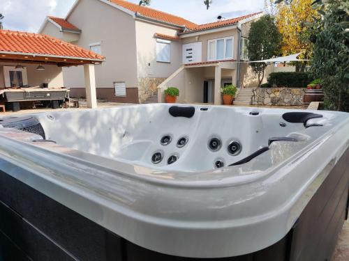 Gambar di galeri bagi Villa in Pridraga with Private Pool di Pridraga