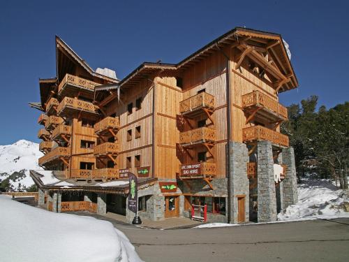 Photo de la galerie de l'établissement Chalet in Les Arcs 2000 with Pool & Sauna, à Arc 2000