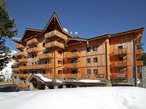 Photo de la galerie de l'établissement Chalet in Les Arcs 2000 with Pool & Sauna, à Arc 2000