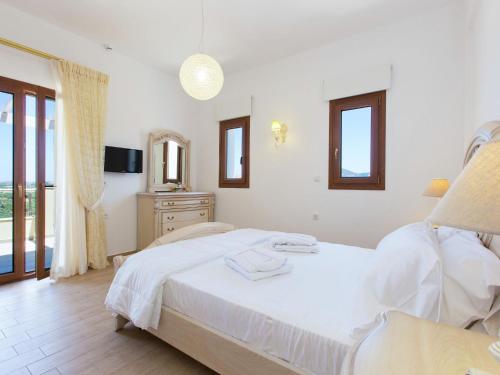 Ένα ή περισσότερα κρεβάτια σε δωμάτιο στο Villas in Crete with Private Pool & Beaches