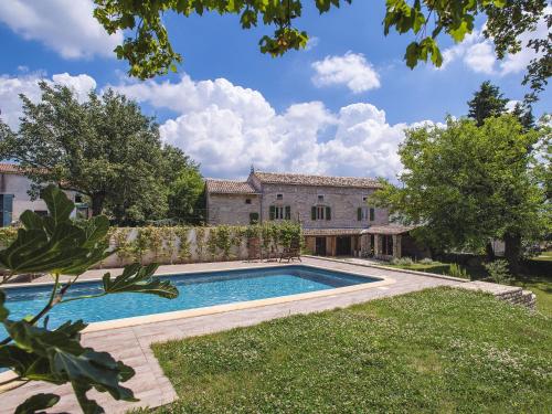Holiday Home Svetvincenat with Pool
