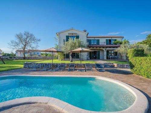 Beautiful villa with swimming pool and fenced garden