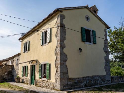 Comfortable holiday house with pool in the picturesque Istrian hinterland