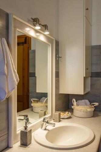 Bilik mandi di DP Homes Paros