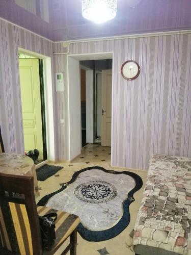 Una cama o camas en una habitación de В Сердце города) Оперный Театр