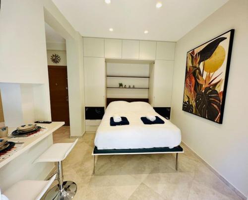 The pearl of Athens, 1 km from the Acropolis