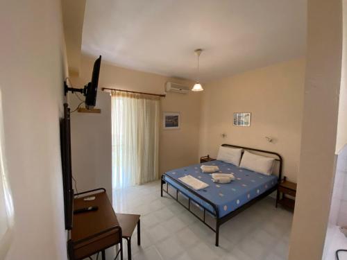 Postel nebo postele na pokoji v ubytování Polyxenis Rooms