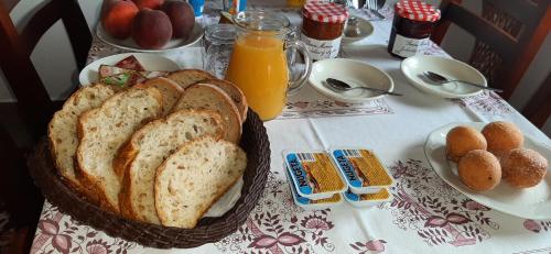 Comida en la casa de huéspedes o alrededores