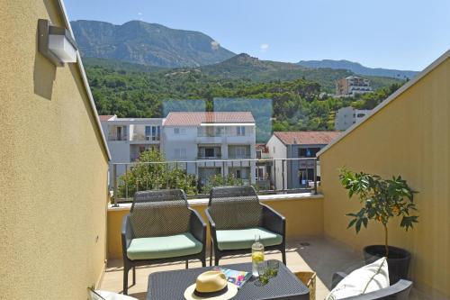 a balcony with chairs and a table with a view at Luxury Apartments Luna in Tučepi