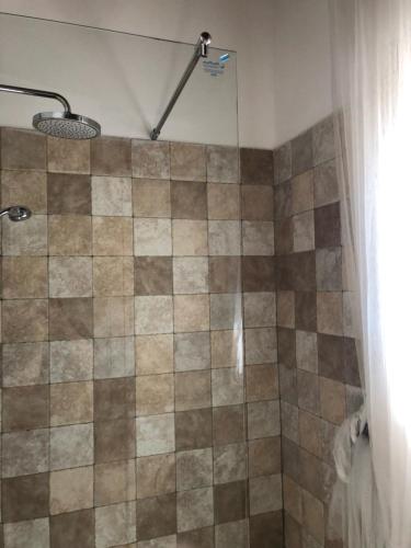 a bathroom with a tiled shower with a shower curtain at Il Capisterium in Norcia