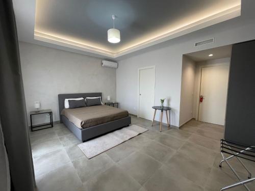 a bedroom with a bed and a television in it at B&B Campo Sportivo in Taurianova