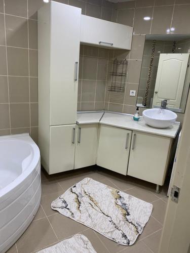 a bathroom with a toilet and a sink at Denize 800 m villamız in Aksu
