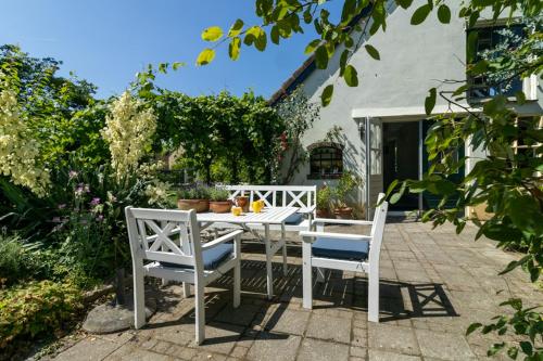 a table and two chairs sitting on a patio at Het Betuws Erfje in Maurik