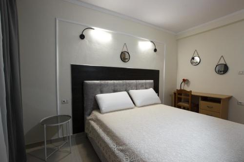 Postel nebo postele na pokoji v ubytování Martin Villa Gjirokaster