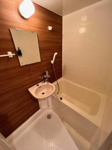 Love Asakusa 2 Bedroom Apartment Sleeps 6 3 Min to Sensoji SkyTree View Airport Direct Elevator Free WiFi