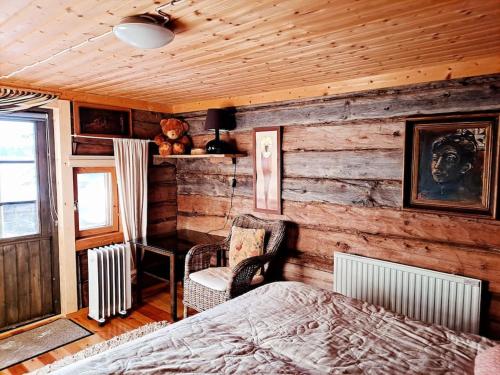 Katil atau katil-katil dalam bilik di Lysti Cottage by the lake and magical countryside