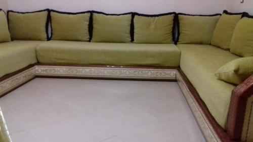 a brown couch in a living room with at إقامة للعطلة على بعد 200 متر من البحر in Nador