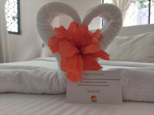 Una cama o camas en una habitación de Reef Hills Residence