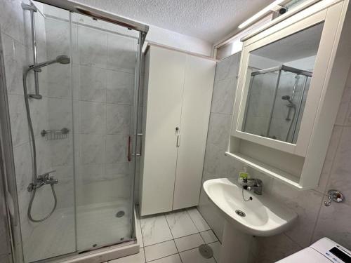 Borinquen only 280 meters to the beach, balcony with sea view, heated pool, Wifi