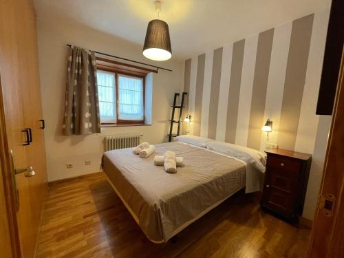 a bedroom with a bed with two towels on it at B21 - Edif. Perramó 1º - Villmor in Benasque