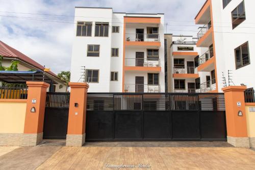3 Bed Furnished Apartment - Wifi Parking Aircon