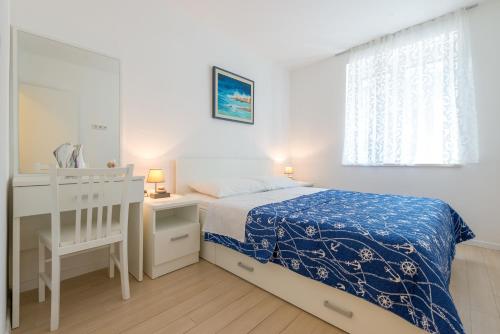 En eller flere senge i et værelse på Avenue Apartment