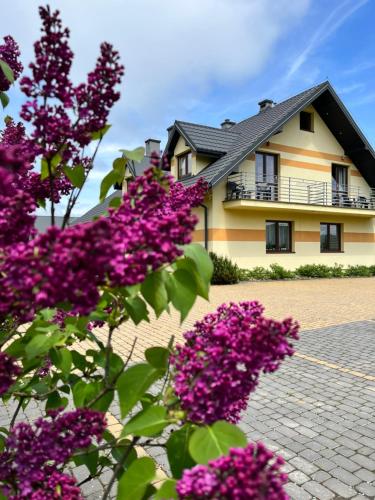 Το κτήριο όπου στεγάζεται  the country house