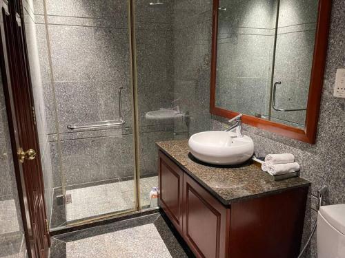 Vonios kambarys apgyvendinimo įstaigoje The Rixx Paradise@VincomCenter/bathtub/pool/Netflx