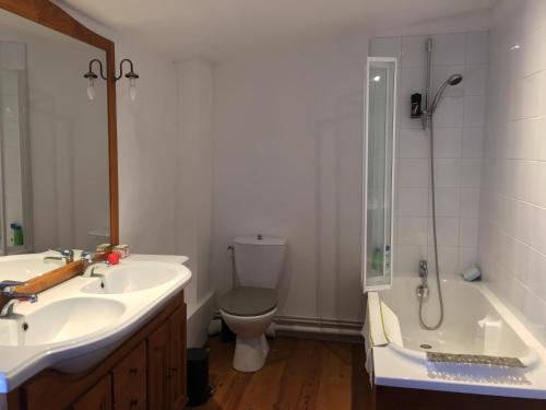 a bathroom with a sink and a tub and a toilet at Townhouse 26 Chambres d'Hôtes Civray Hotel in Civray