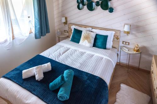 a bedroom with a bed with towels on it at NOTRE CHALET - Boutique Hôtel - En couple - En famille - En groupe in Les Fourgs