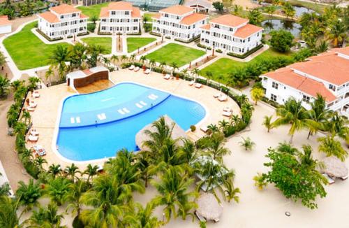 Bazén v ubytování Villa Castello- Water Views & Resort Amenities nebo v jeho okolí