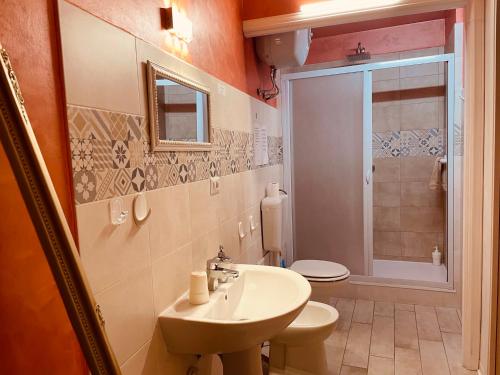 a bathroom with a sink and a toilet and a shower at Castelpetroso Bed&Food in Castelpetroso