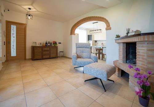 a living room with two chairs and a fireplace at B&B La Figuretta in Iesi