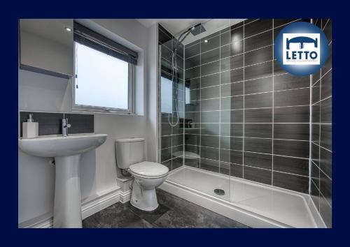 a bathroom with a toilet and a sink and a shower at Letto Serviced Accommodation Peterborough - Oakcroft House - PE7 FREE Parking in Peterborough