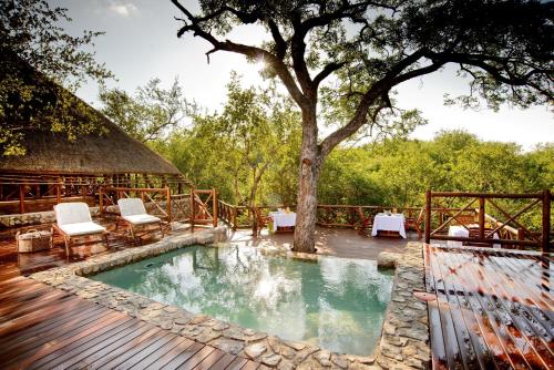 La Kruger Lifestyle Lodge - No Loadsheddingの敷地内または近くにあるプール
