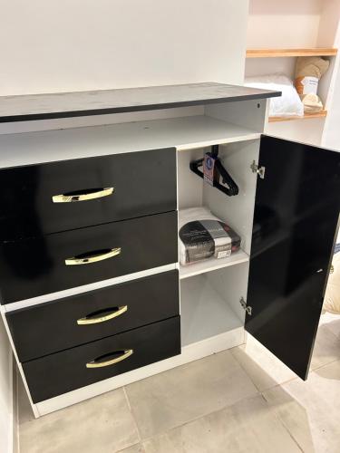 a desk with three drawers and a counter top at Casa Naranja habitaciones privadas in Cordoba