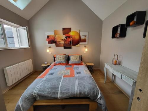 a bedroom with a large bed in a room at Le Dionysien *** (petite maison avec terrasse) in Saint-Denis-de lʼHôtel
