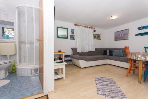 Little sweet stone house for 4, Seget, 20m to the beach