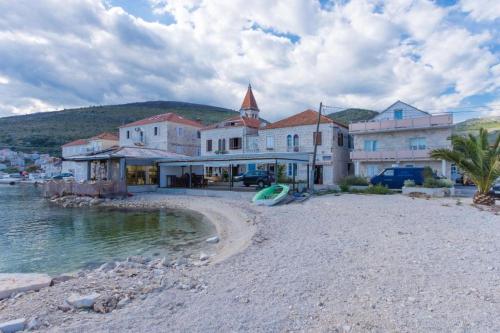 Little sweet stone house for 4, Seget, 20m to the beach