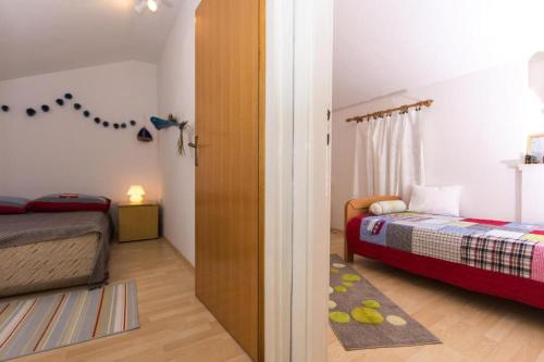 Little sweet stone house for 4, Seget, 20m to the beach