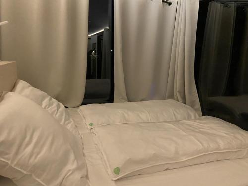 Una cama o camas en una habitación de Rauszeit-Tiny Waldblick