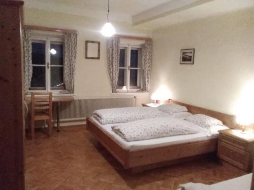 Postel nebo postele na pokoji v ubytování Wengerwirt zur Laube
