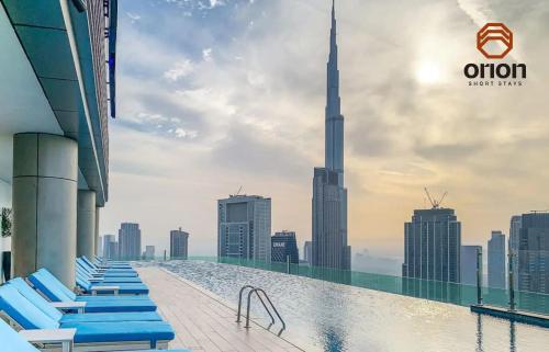 Paramount 2 Bed Apt, Roof Top Bar and Pool overlooking Burj, Triple Balcony, Fully Equipped, Free Toiletries, Full Kitchen, 2 and half Bathrooms, Ground Floor Supermarket, Influencers Haven, Sunrise and Sunset Views over the Sea From All Balcony