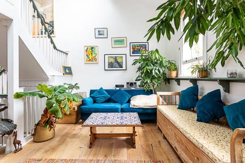 Et sittehjørne på Quirky Spacious House in the Heart of Hackney