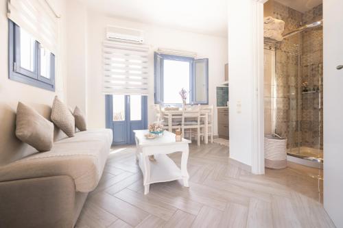 Gallery image of RODAVGI APARTMENTS in Andros