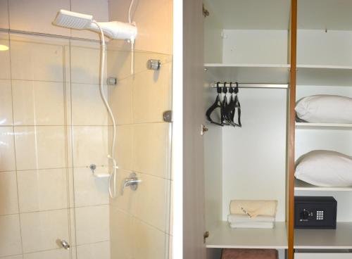 a bathroom with a shower and a shower at Apartamento a Beira Mar no Flat Elegance in Natal