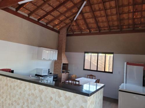 a kitchen with a counter and a stove top oven at Recanto Vó Isabel in Olímpia