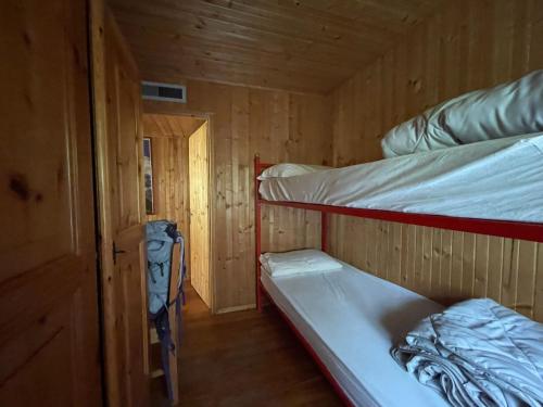a small room with two bunk beds and a tub at Rifugio Guide Frachey in Saint Jacques