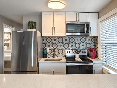 Η κουζίνα ή μικρή κουζίνα στο Heart of Westport 1BR