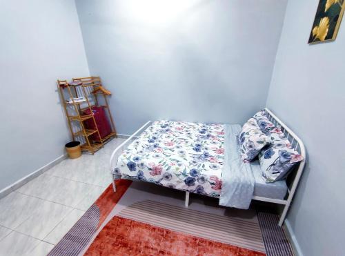 a small bed sitting in a corner of a room at Homestay Kuala Terengganu in Kuala Terengganu